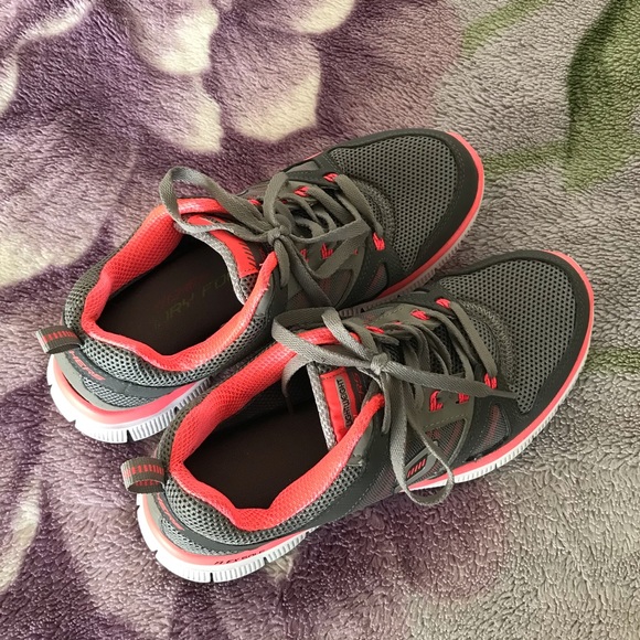 Skechers Women’s Spring Fever Sneaker Style 11727 - Picture 6 of 11